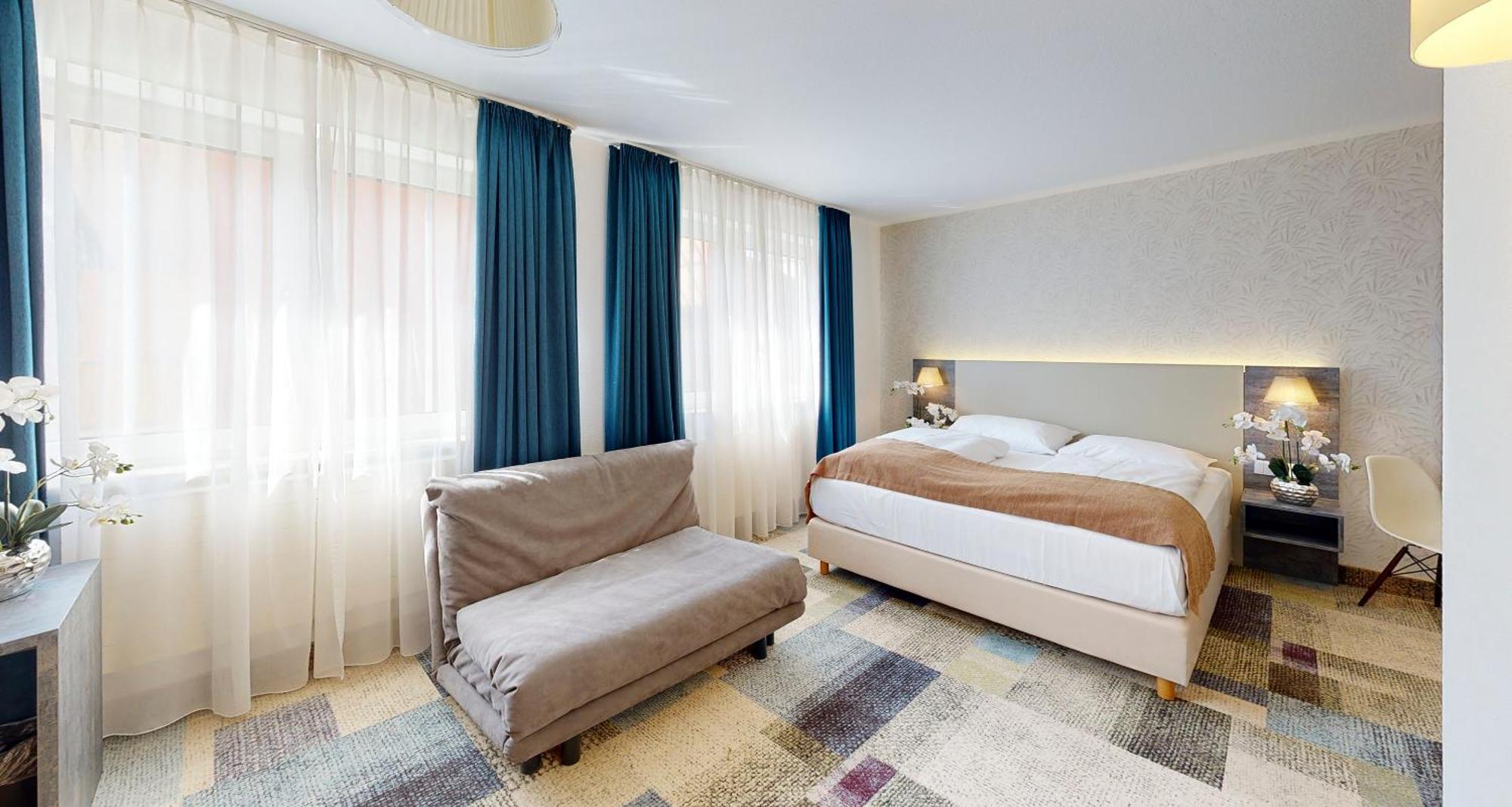 Отель Plaza 4*