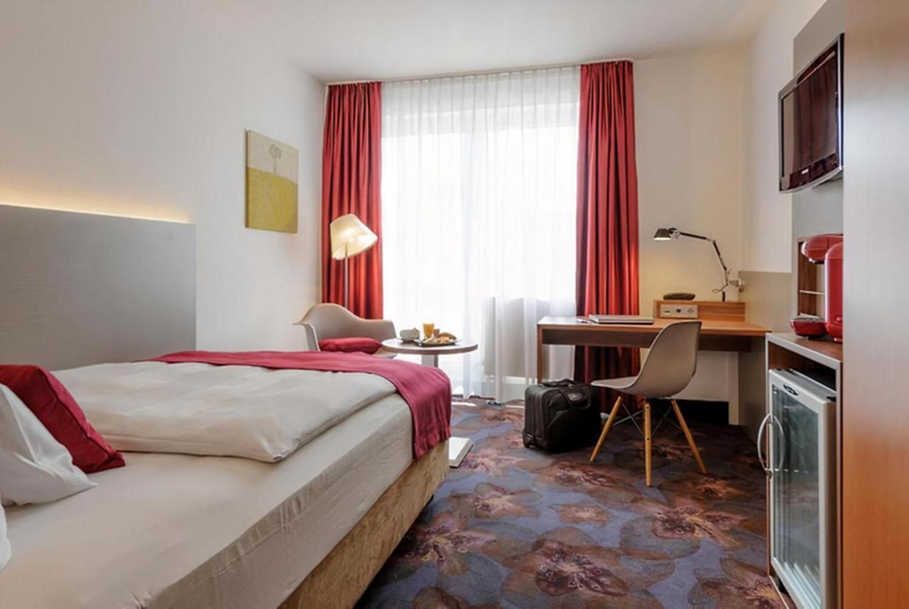 Plaza Hotel 4*